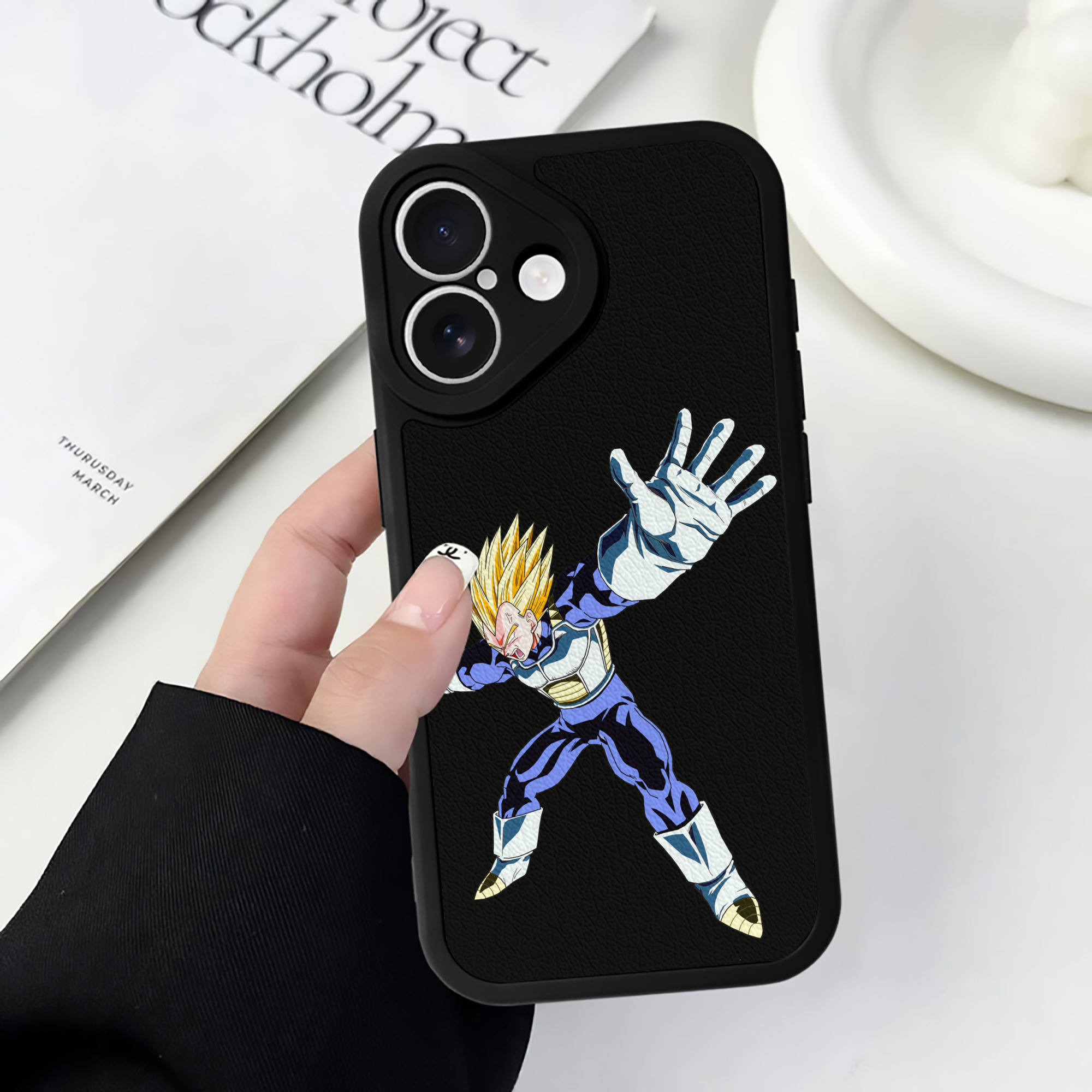 （画像用） ドラゴンボール ベジータ四世（Bejīta Yonsei）DRAGON BALL Vegeta IV 【iPhone 16シリーズ対応】シリコンスマホケース（レザー調） 材質：シリコン